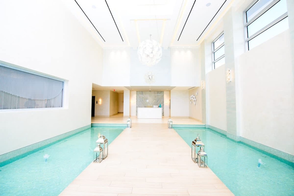 4 Bedroom Cable Beach Condo With Balcony