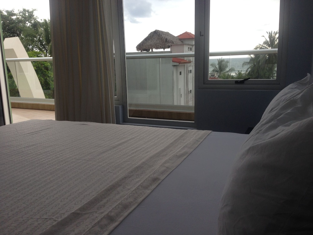 Room2Board Hostel and Surf School