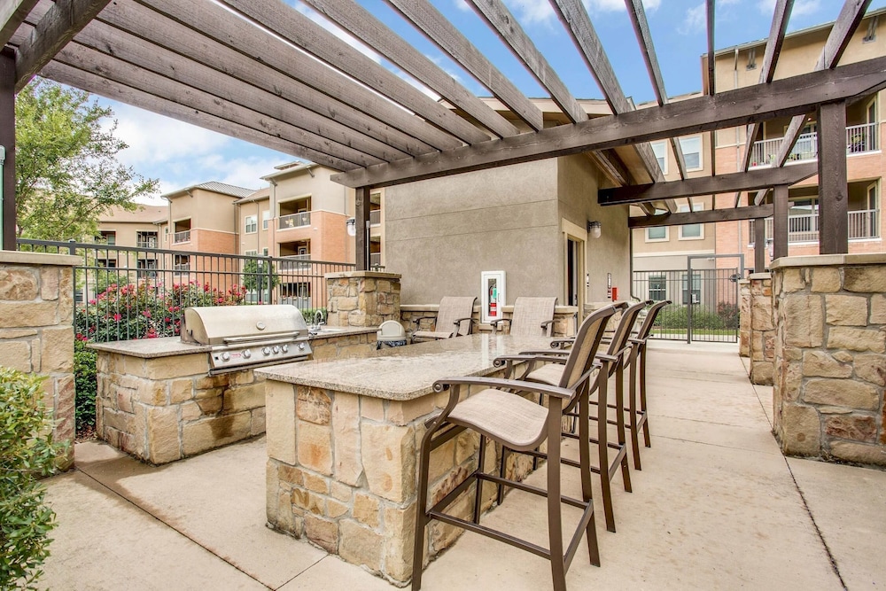 Landing Furnished Apartments near East Arlington