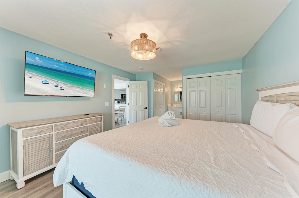 Anna Maria Island Beach Sands 202-private Beach Access-heated Pool