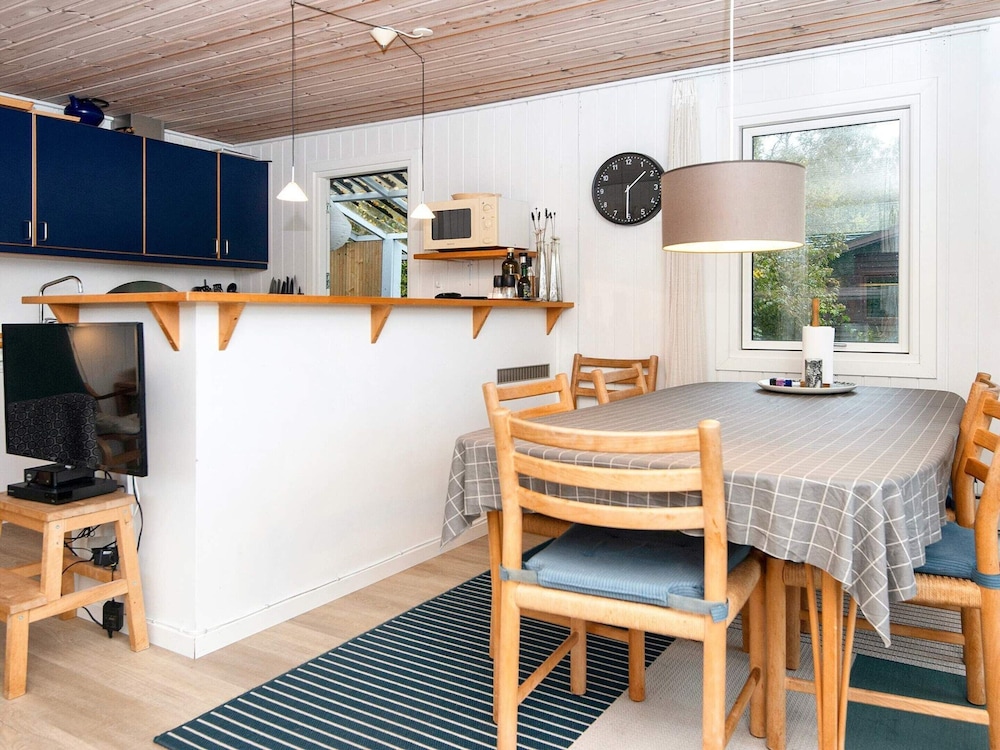 Sunny Hillside Cottage-by Traum