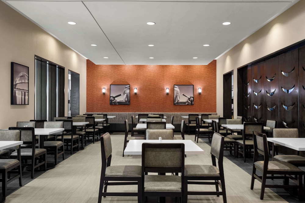Elizabeth Vacations - Embassy Suites Newark Airport - Property Image 10