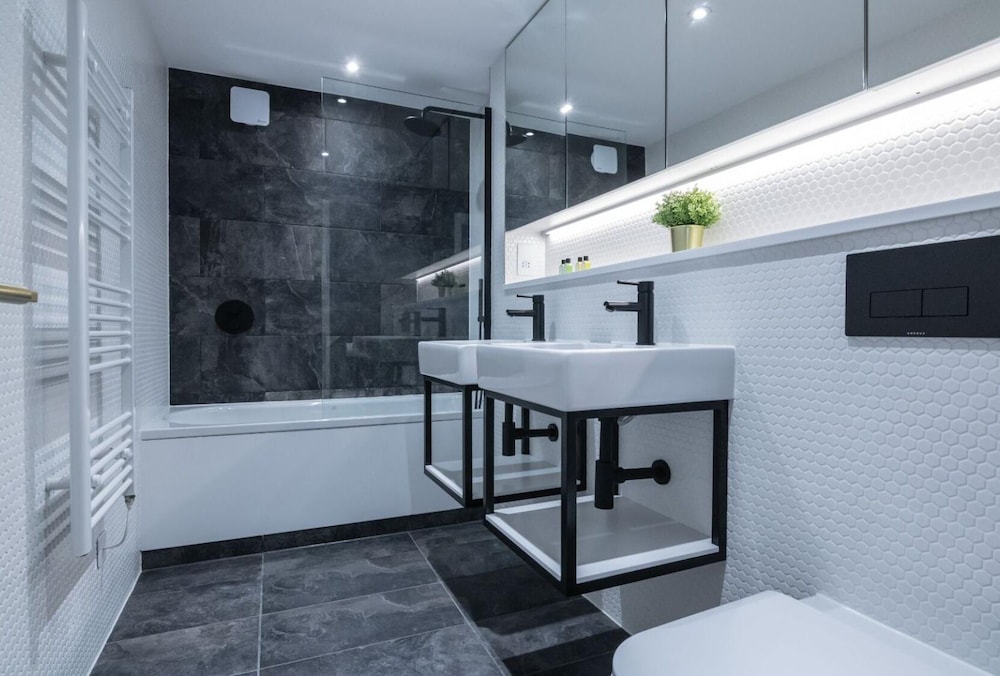 Royal Kensington Penthouse IX- 3 bed