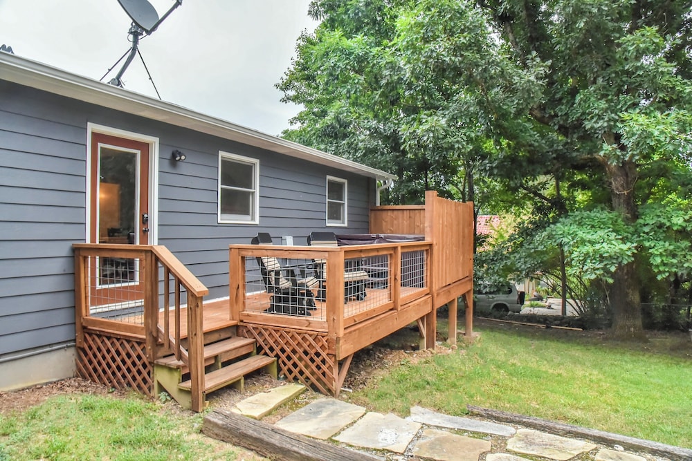 Grey Eagle Cottage with Hot Tub