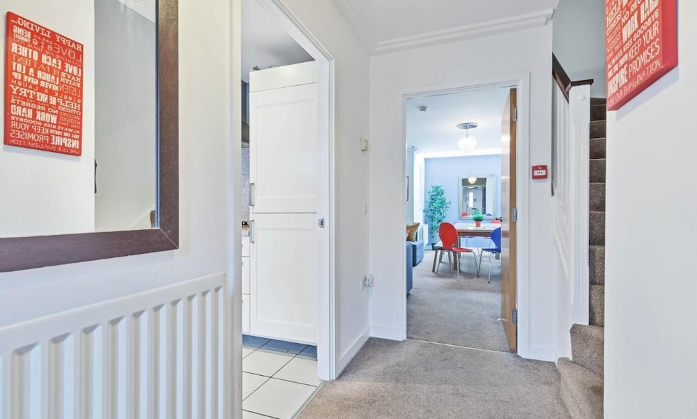 Central Big House - Free Late Check OUT - Sleeps 18 - 4 Bedrooms view 2