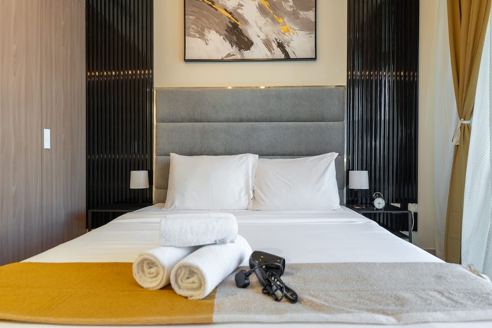 Homey Studio Apartment Perfect for 2 at Azizi Riviera 46