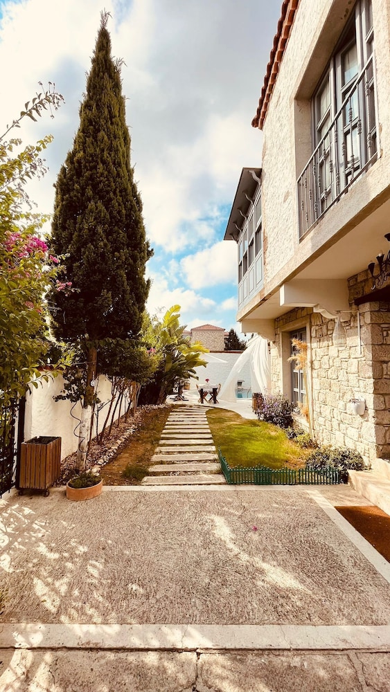 Mina Otel by Adda Alaçatı