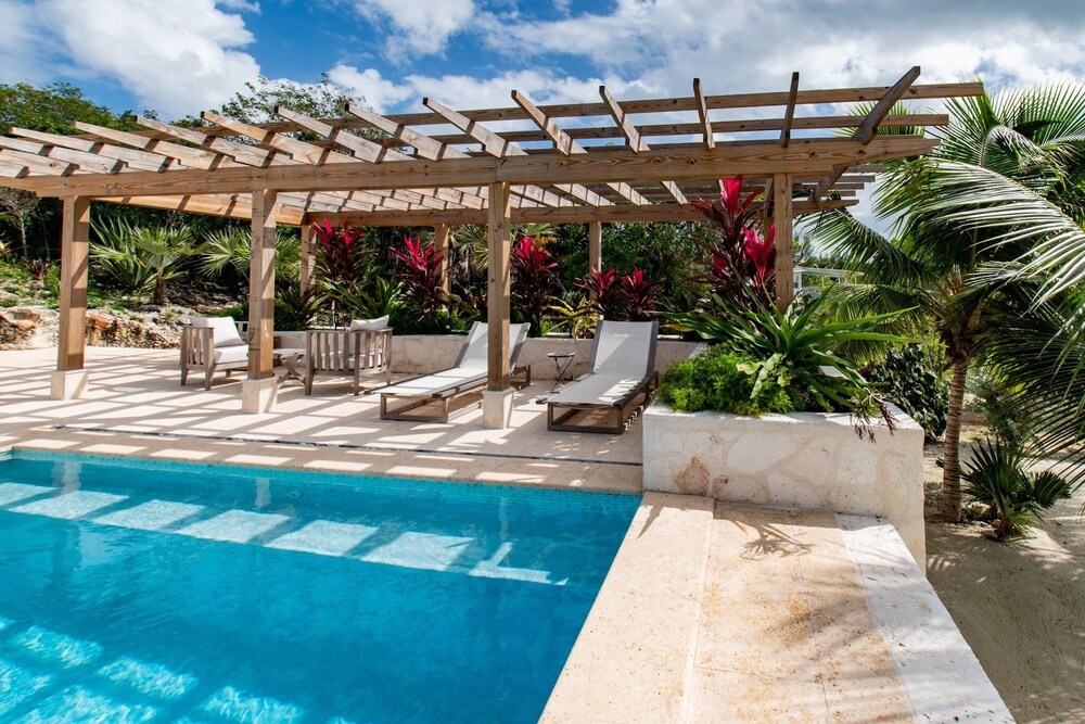 Seaesta - Brand New Estate W/pool & Private Backyard Beach 6 Bedroom Home