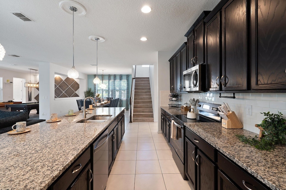Solara Resort 6 Bedroom Private Pool + Spa Home 6 Home