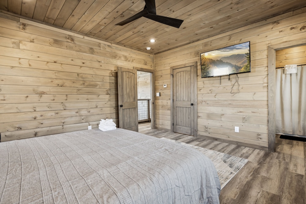 Jerne To The Top 4 Bedroom Cabin