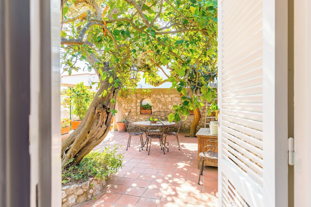 Capri Turquoise by Napoliapartments