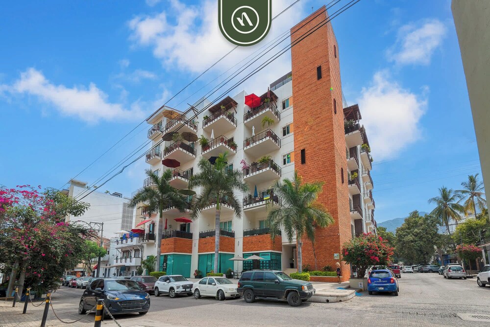 Amazing 1 BR Condo in Romantic Zone - Rooftop Pool