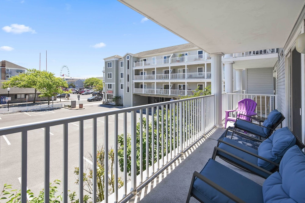Ocean City Condo: Spacious Balcony, Walk to Beach! view 4