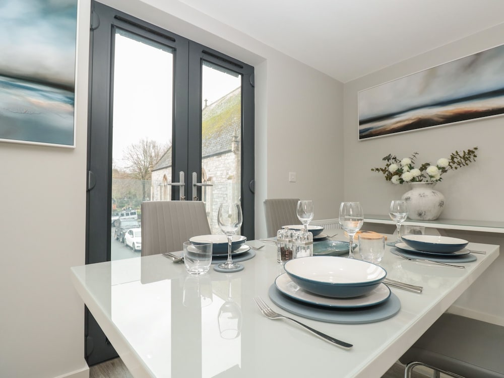 1 De Courcey House