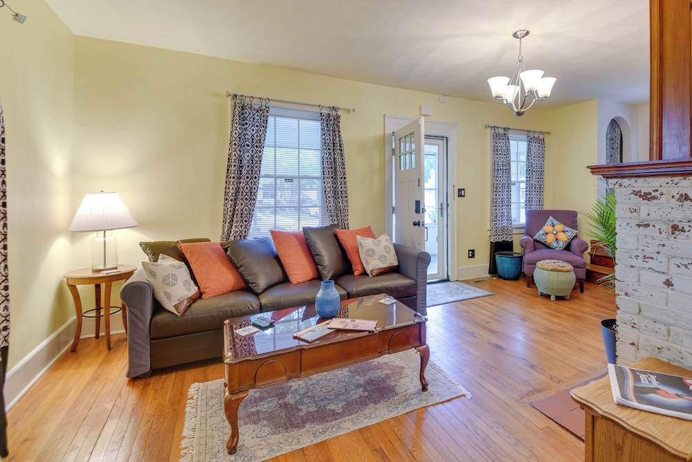Charming Hampton Home ~ 7 Mi to Buckroe Beach! view 4
