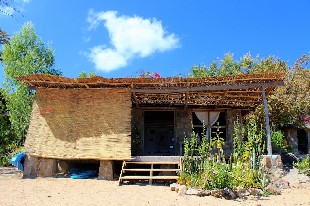 Mango Drift Lodge - Hostel view 5