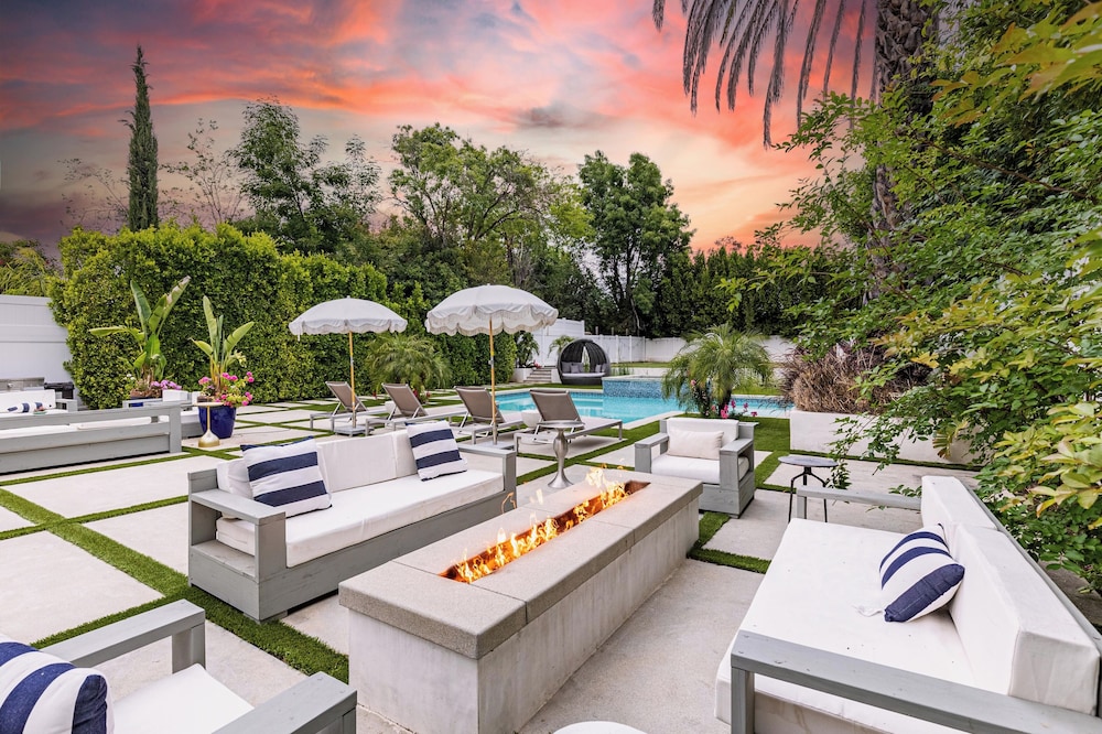 Otis Ave - Modern Farmhouse Retreat w/ Pool, Spa & Luxe Interiors