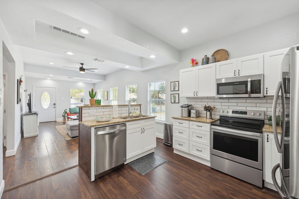 Walk to Alamodome! Stylish Home w/ Private Parking