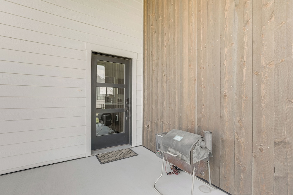 Mtn-views, Pet-friendly! Family Home in Ranchester