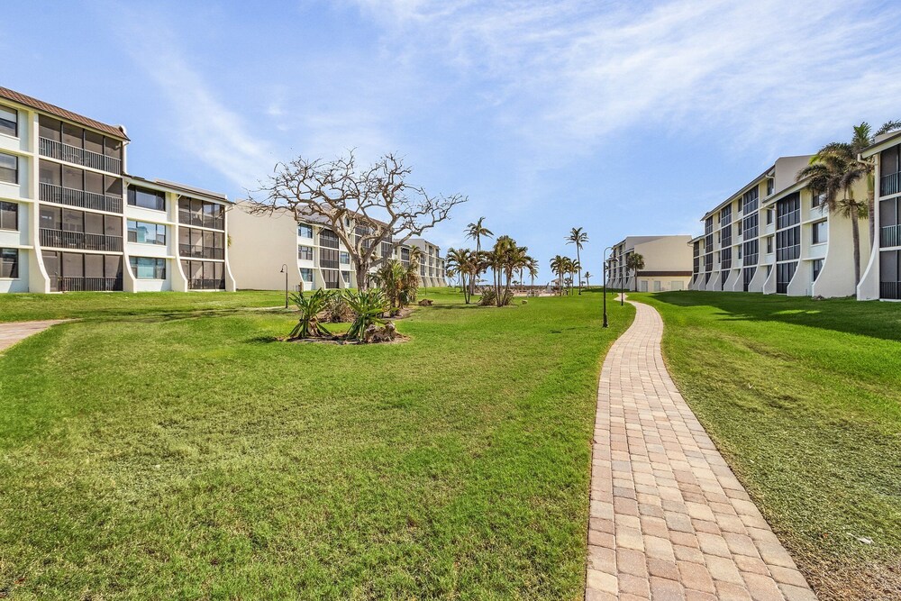 Beachfront Luxury Gulf Views Bikes Sanibel