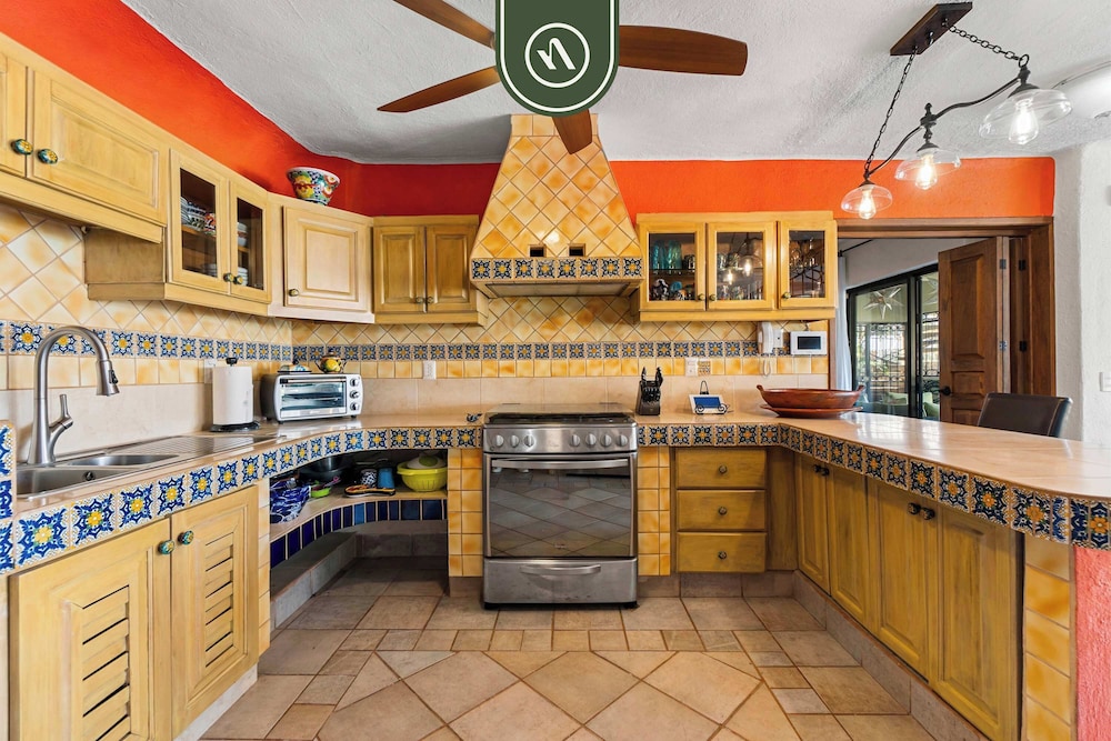 Mexican 2 BR Condo - Private Pool - Romantic Zone