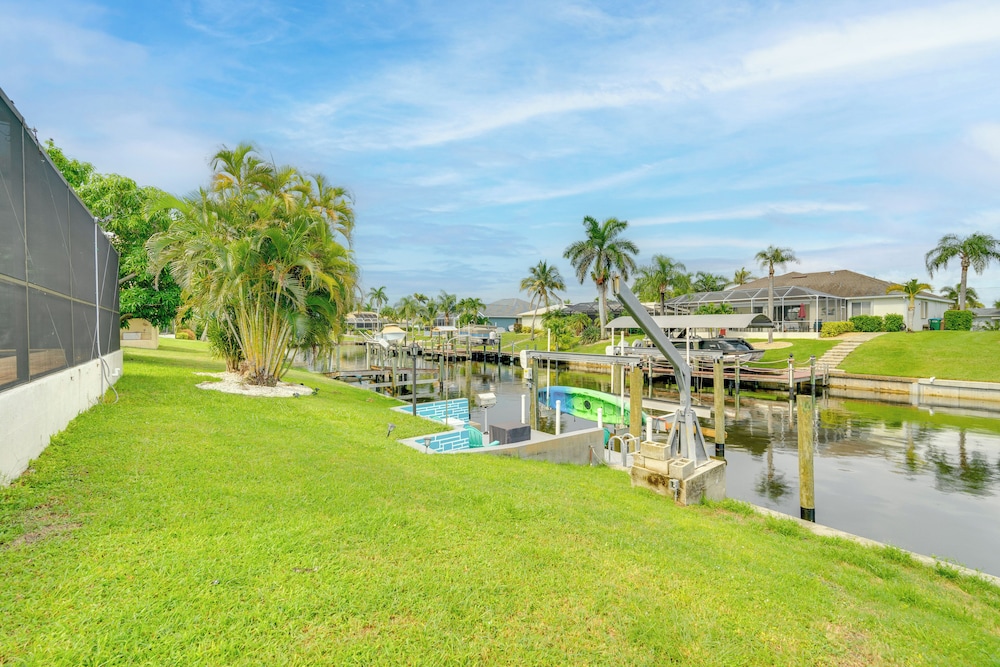 Swim, Golf & Explore: Pet-friendly Cape Coral Home
