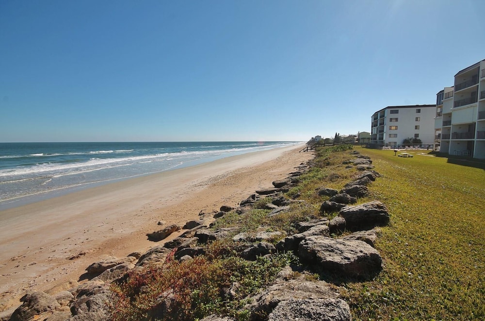 Colony Beach Club 225