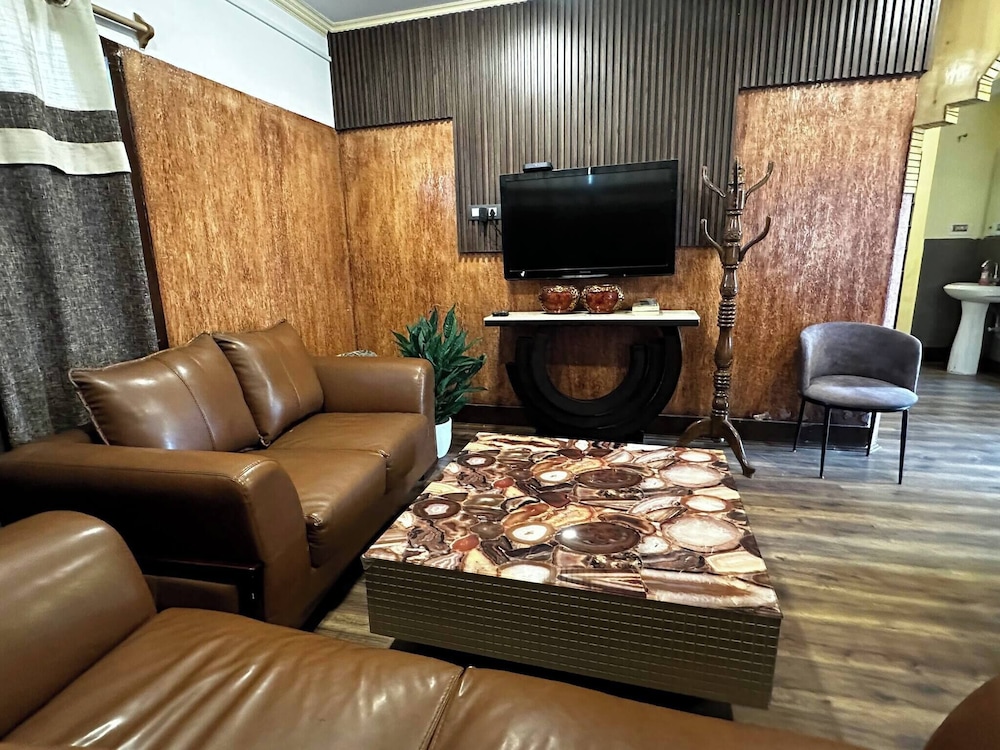 Dilan Residency Villa -5 Bedroom- Centrally Heated