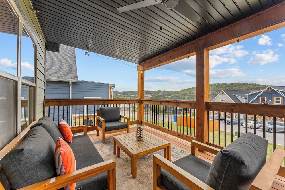 Green Wood Getaway for 18