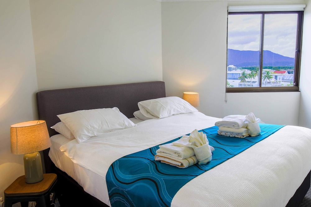 Cairns Aquarius