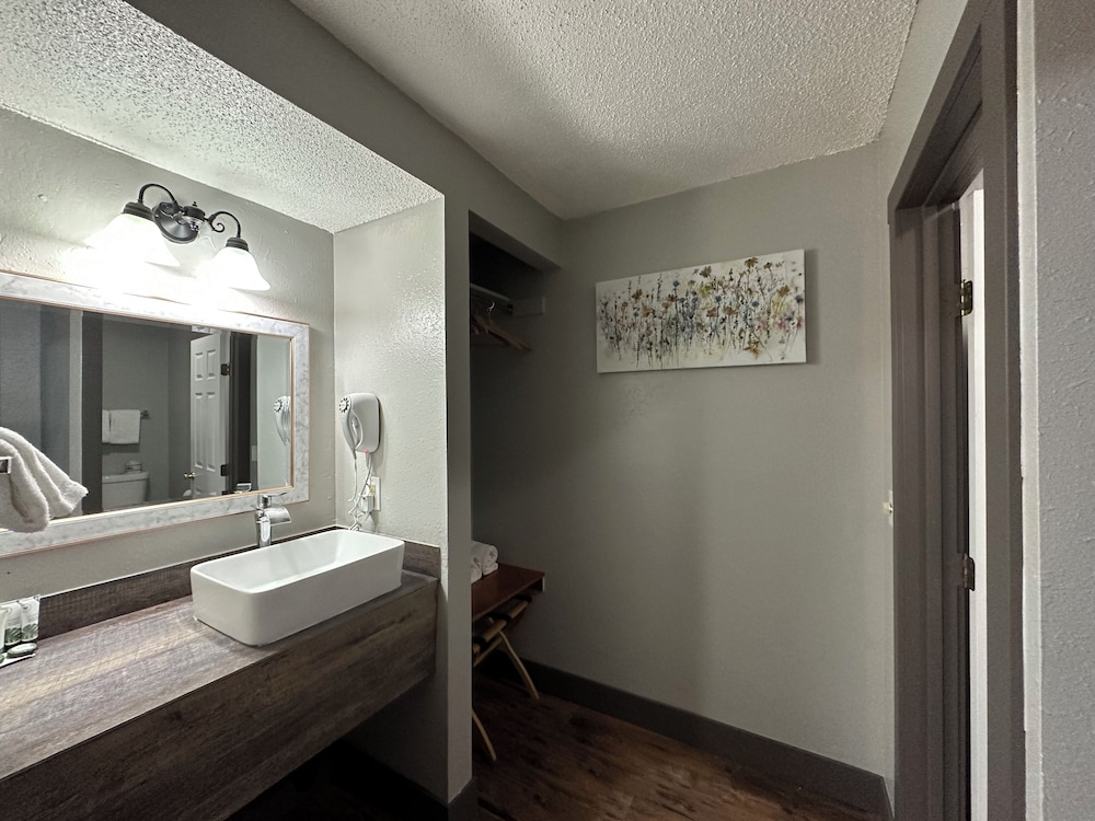 Lake Tahoe Vacations - Lake Ridge Hotel - Property Image 10