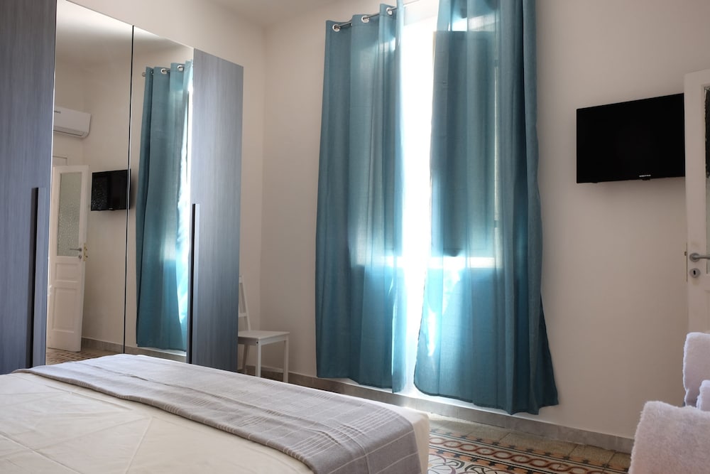 Myia 3B in Siracusa With 1 Bedrooms and 1 Bathrooms