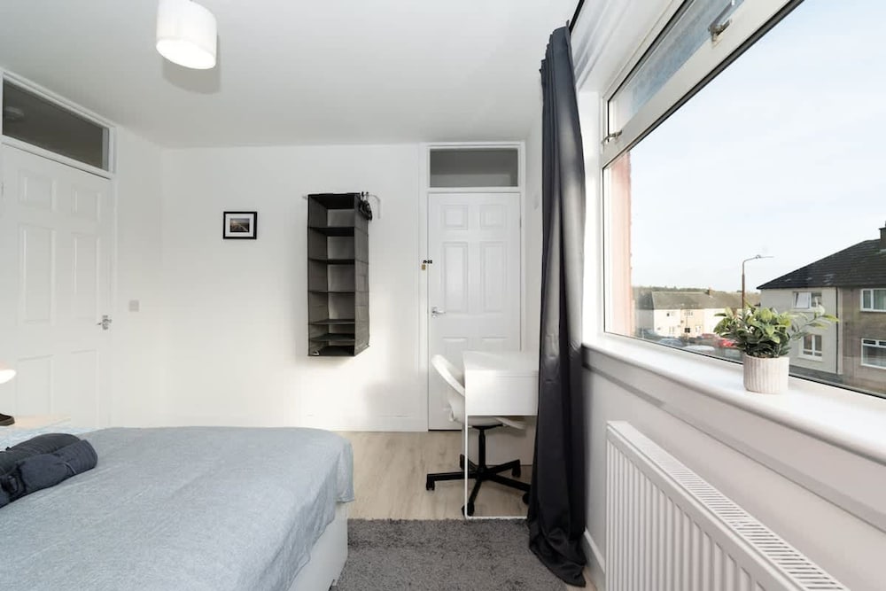 4 Bedrooms-2bath-free Parking
