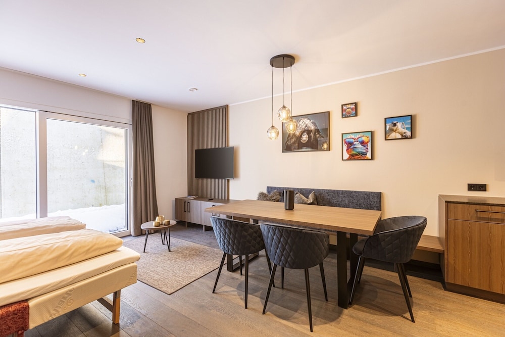 Spacious Apartment With Terrace