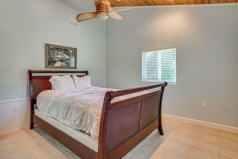 3 Mi to Beaches: Pet-friendly Retreat in Bradenton