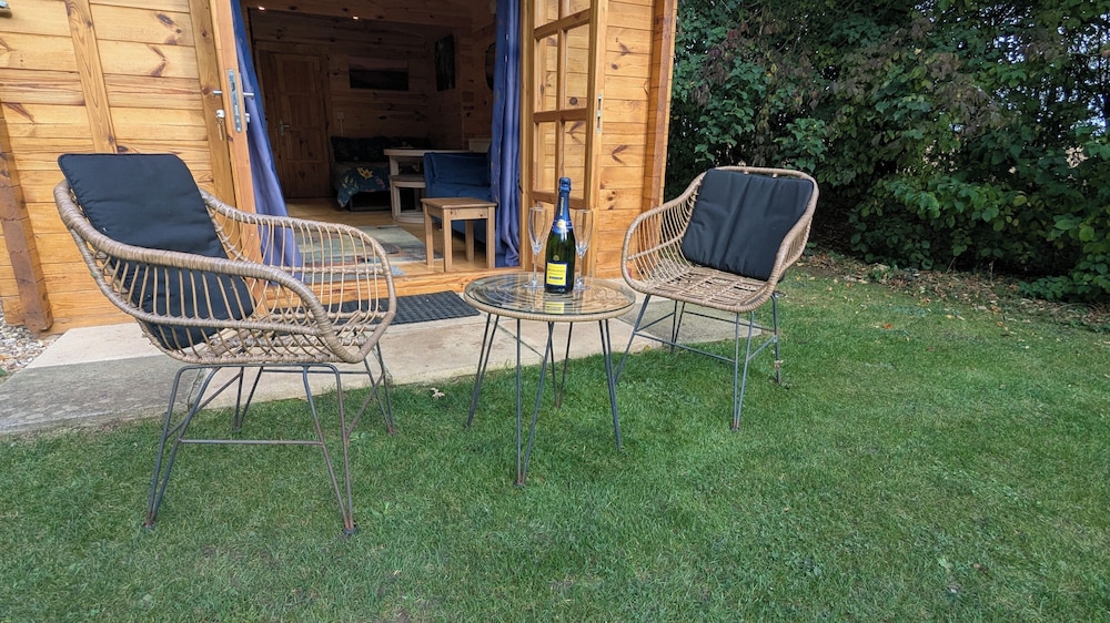 Snowdrop Cabin Retreat, dog Friendly, Peaceful