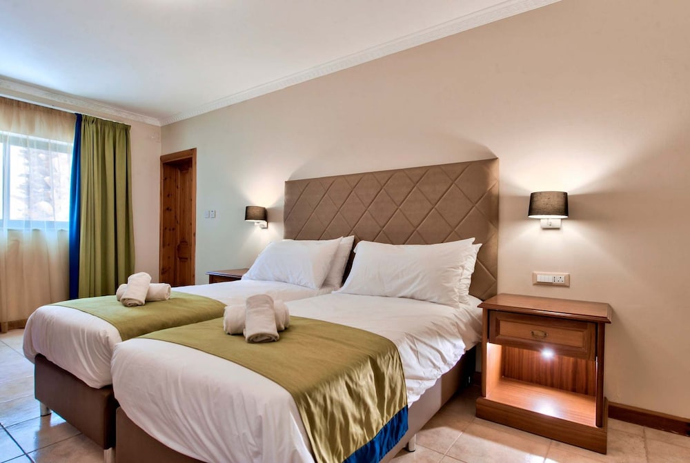 Villa Gardenia - 5 Bedroom Holiday Villa With Pool