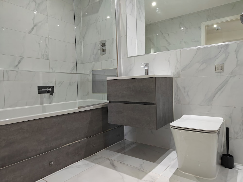 2-bed Apartment Birmingham Snow Hill view 5
