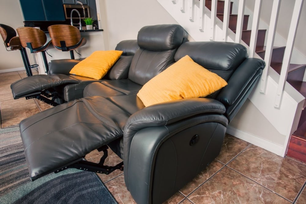 Cheerful 5 bed - 4 Bath Spacious Home