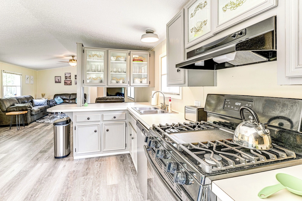 < 5 Mi to 5 Golf Courses: Home in Lake Arrowhead