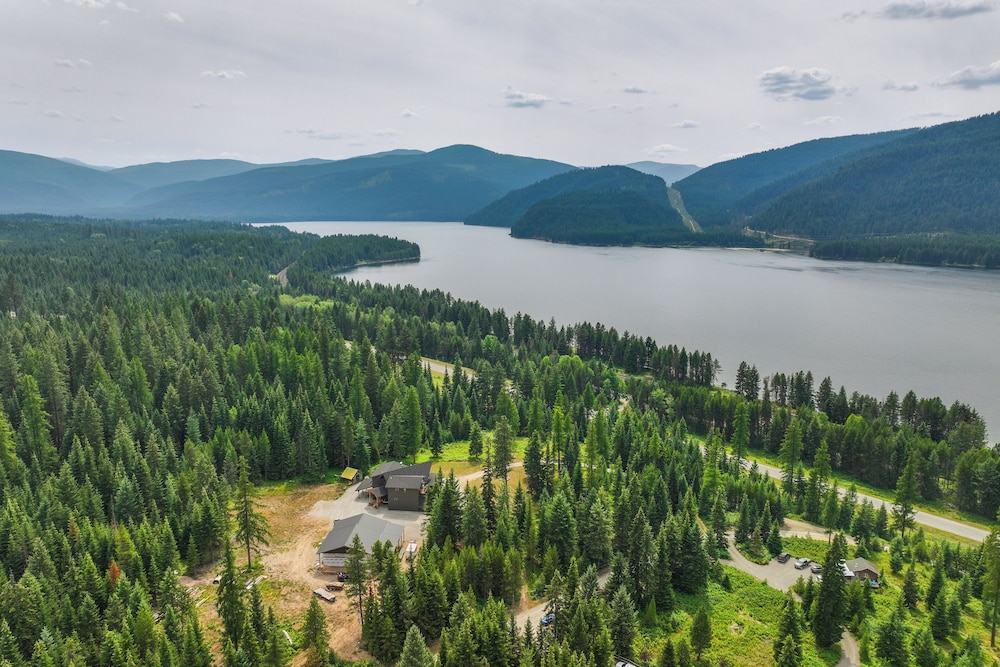 7 Mi to Boat Launch: Luxe Montana Family Home