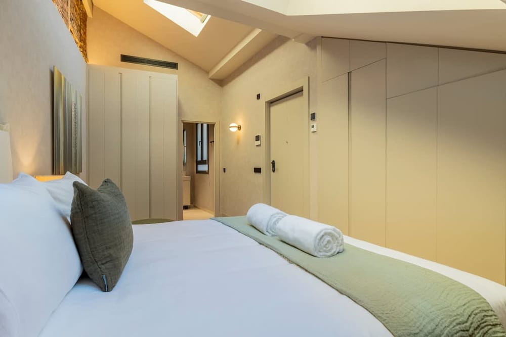 w Cozy Penthouse at Palacio Real
