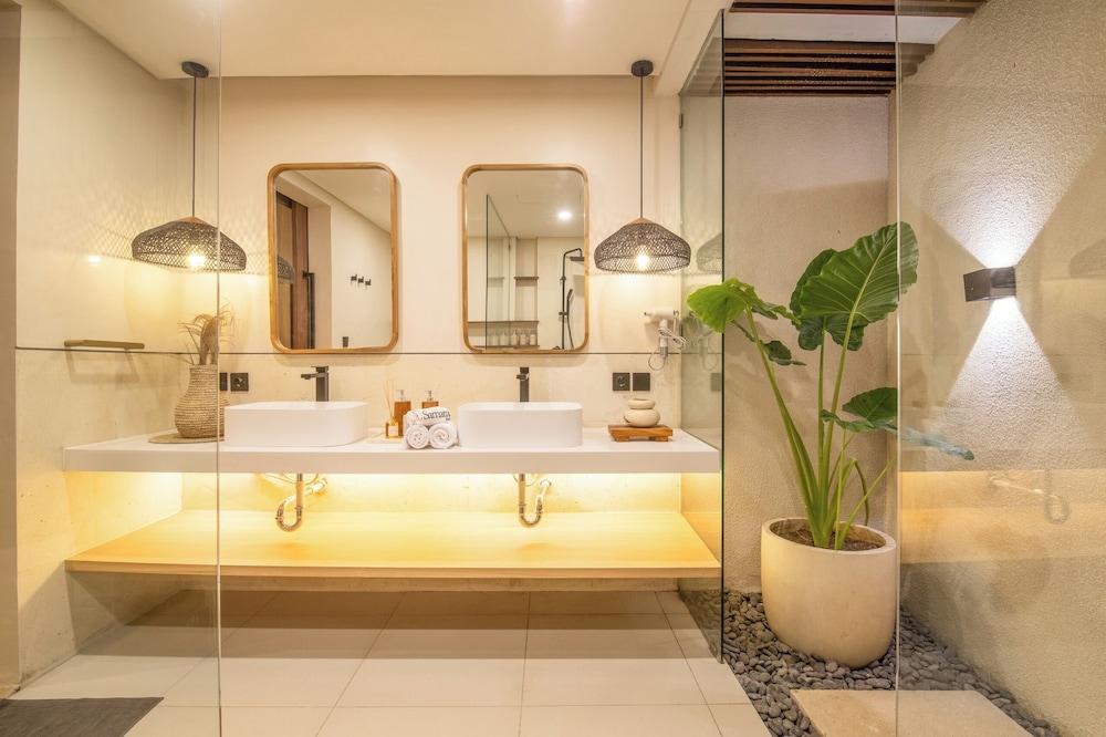 Elegant 3BR Escape Canggu AC 5min Shore