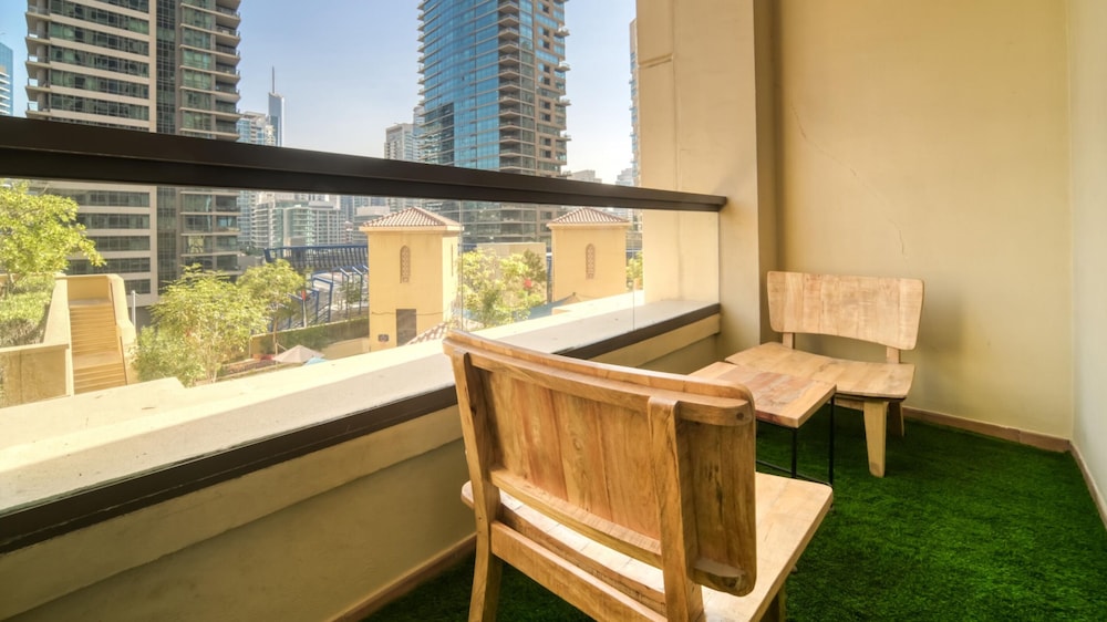JBR Gem Spacious 1BR Apt With Balcony