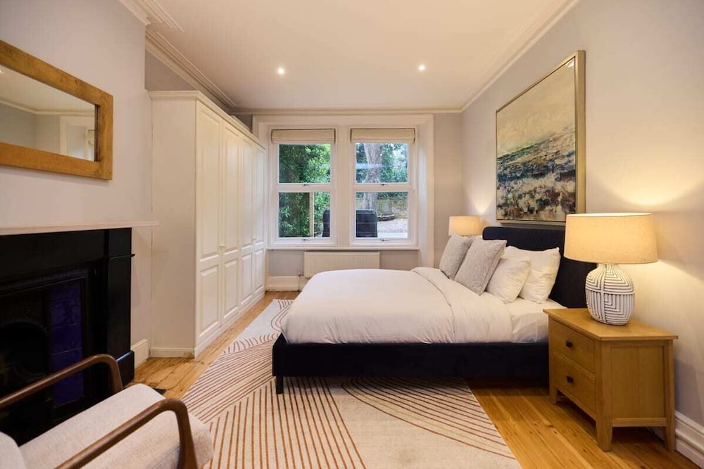 The West Kensington Hideout - Cozy 2bdr Flat With Garden