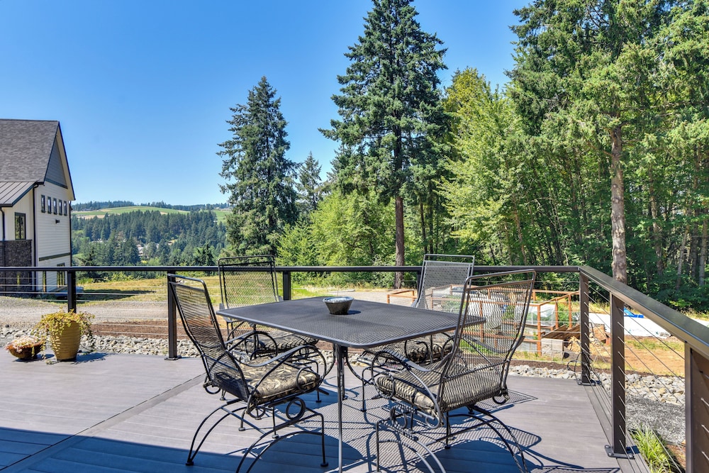 Oregon Wine Country Retreat: Sip & Dine Outside
