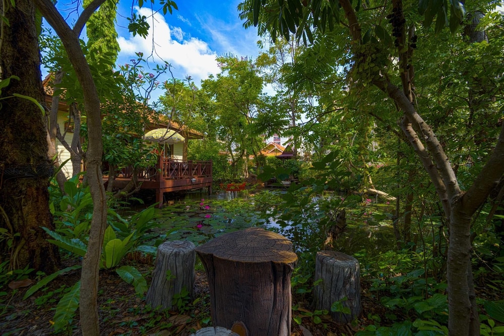 Fantastic Resort Near Town Location BS88