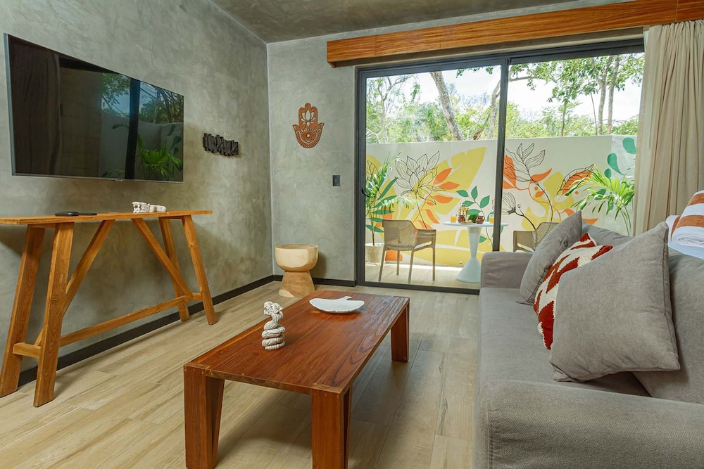 Spacious Apartment With Terrace and Rooftop Pool