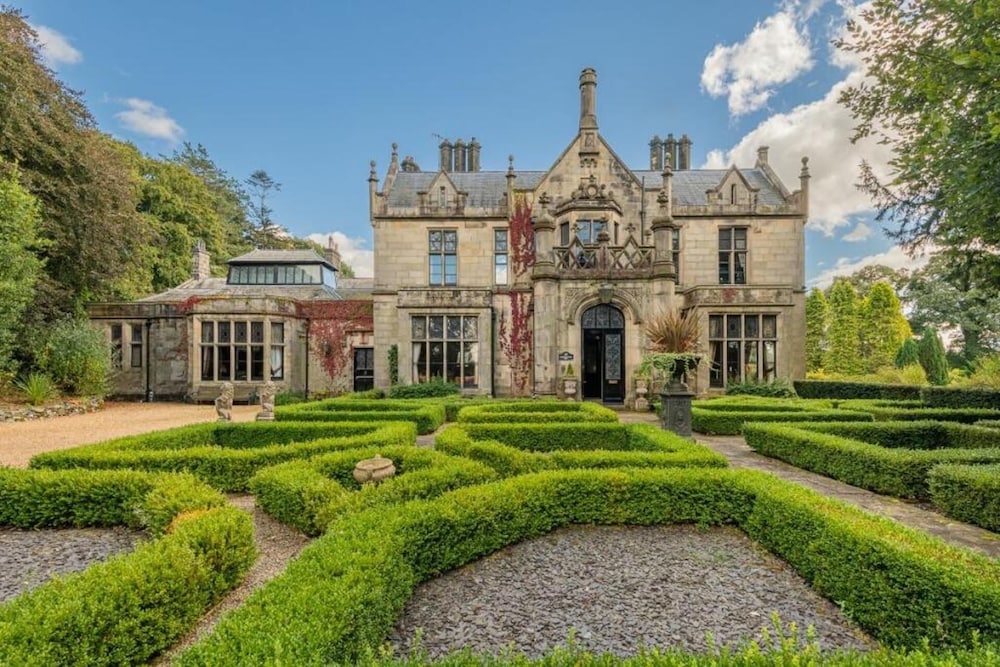 Kendal - Gothic Hall - Luxury Rooms or Apartment