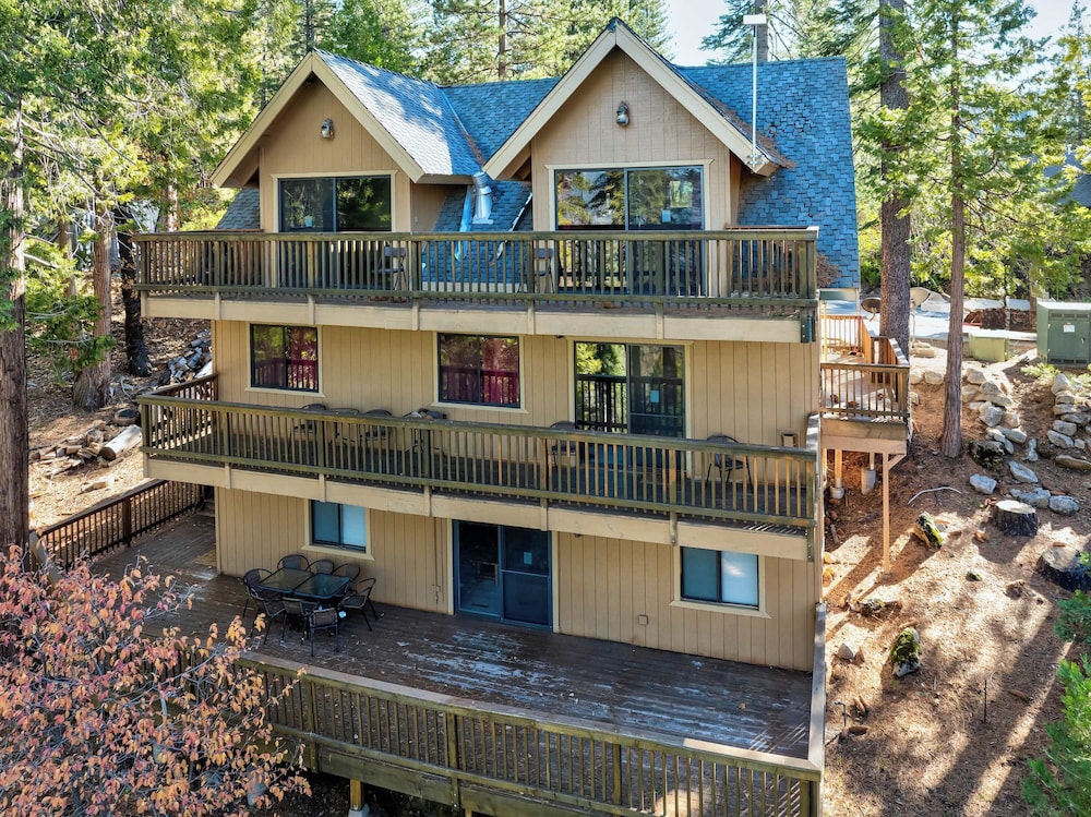 Yosemite Aviary and Quail Within Yosemite - 2 Separate Units, Up To 14 Guests!